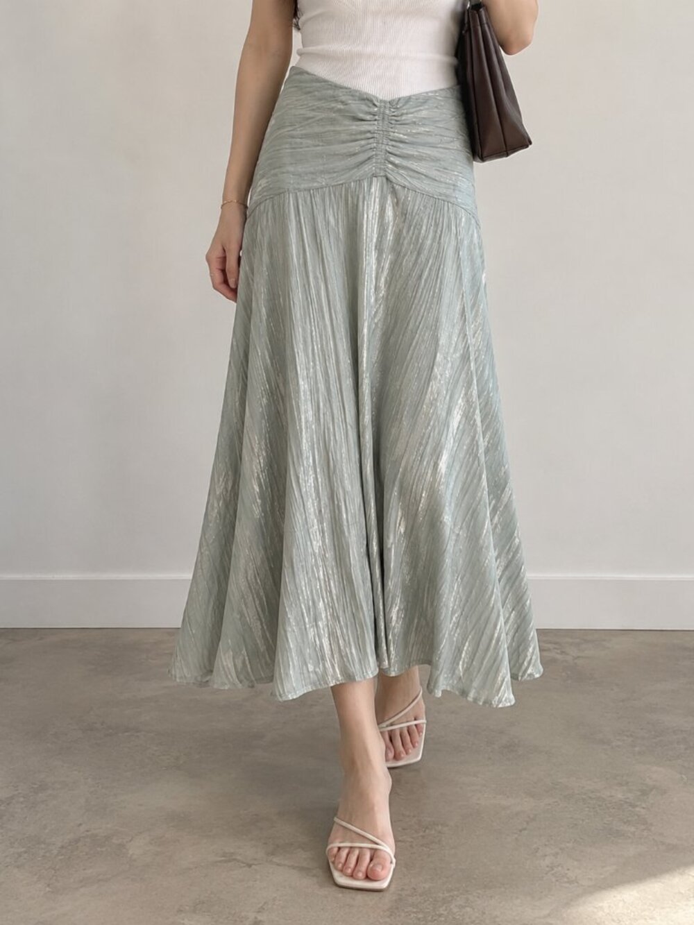 $325 NWT VINCE Skirt in Green Like New